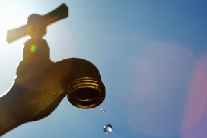 Summer Plumbing Tips: Conserving Water and Beating the Heat